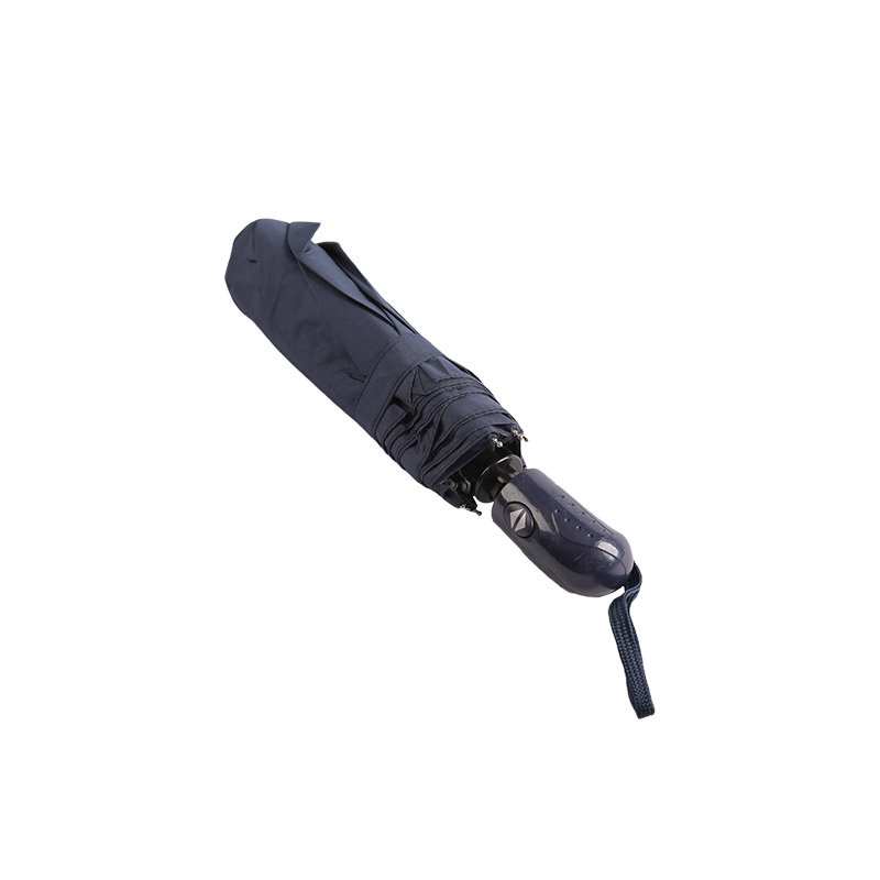 Parapluie trois volets en pongé anti-pluie de couleur foncée-0E6B0491